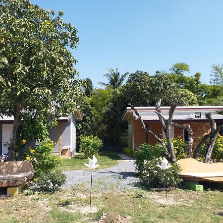 Baan Hin Sai Suay Hotel Nong Sarai Exterior foto